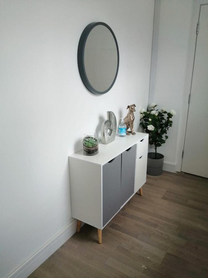 Apartment No 8 - Stay In Style In The Heart Of The Cathedral City. トルーロー エクステリア 写真