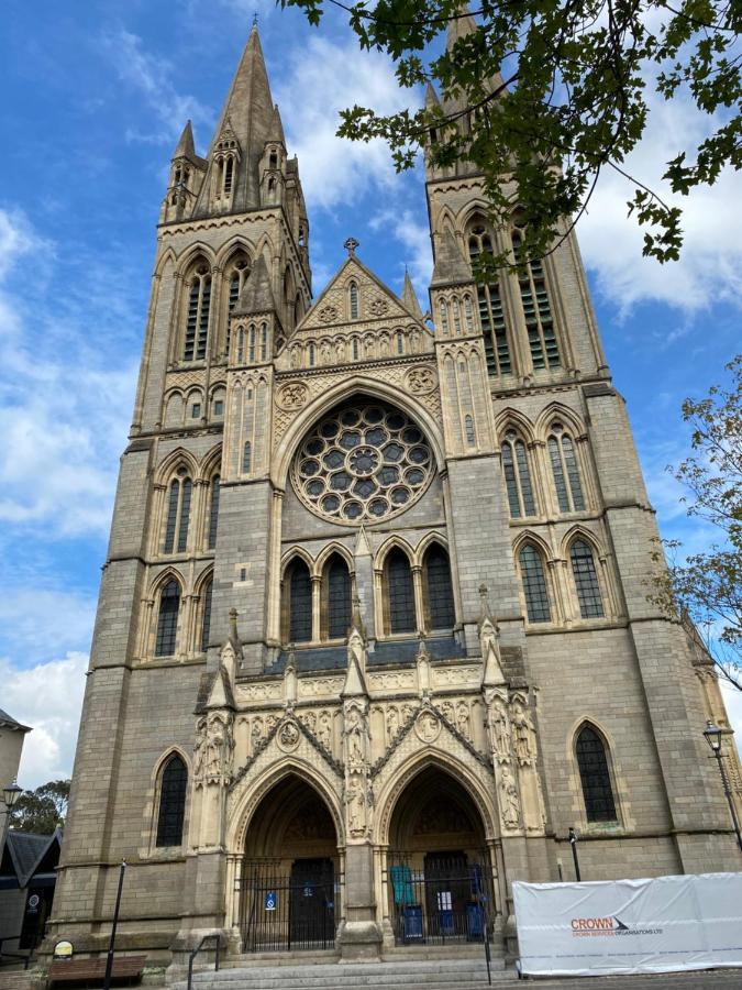 Apartment No 8 - Stay In Style In The Heart Of The Cathedral City. トルーロー エクステリア 写真