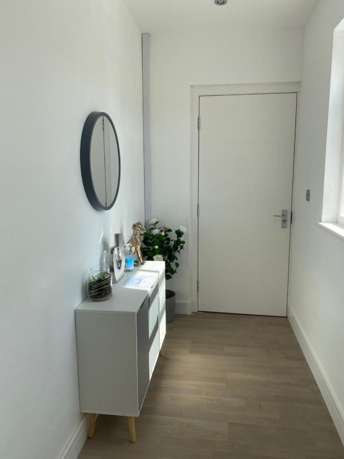 Apartment No 8 - Stay In Style In The Heart Of The Cathedral City. トルーロー エクステリア 写真